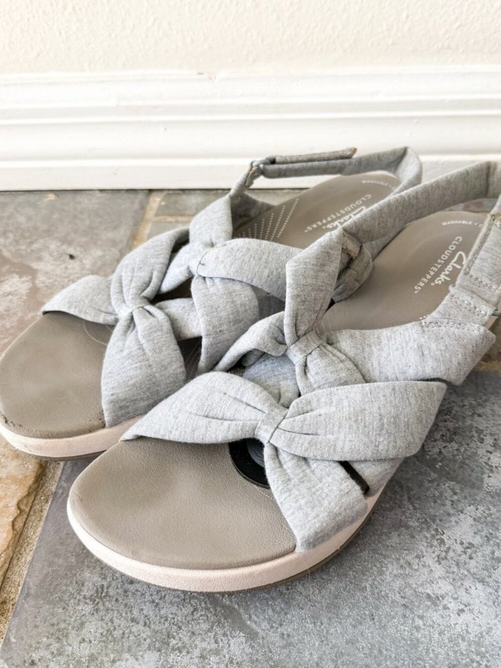 Clarks Cloudsteppers Sandals Womens 11 Gray Bow Comfort Slingback